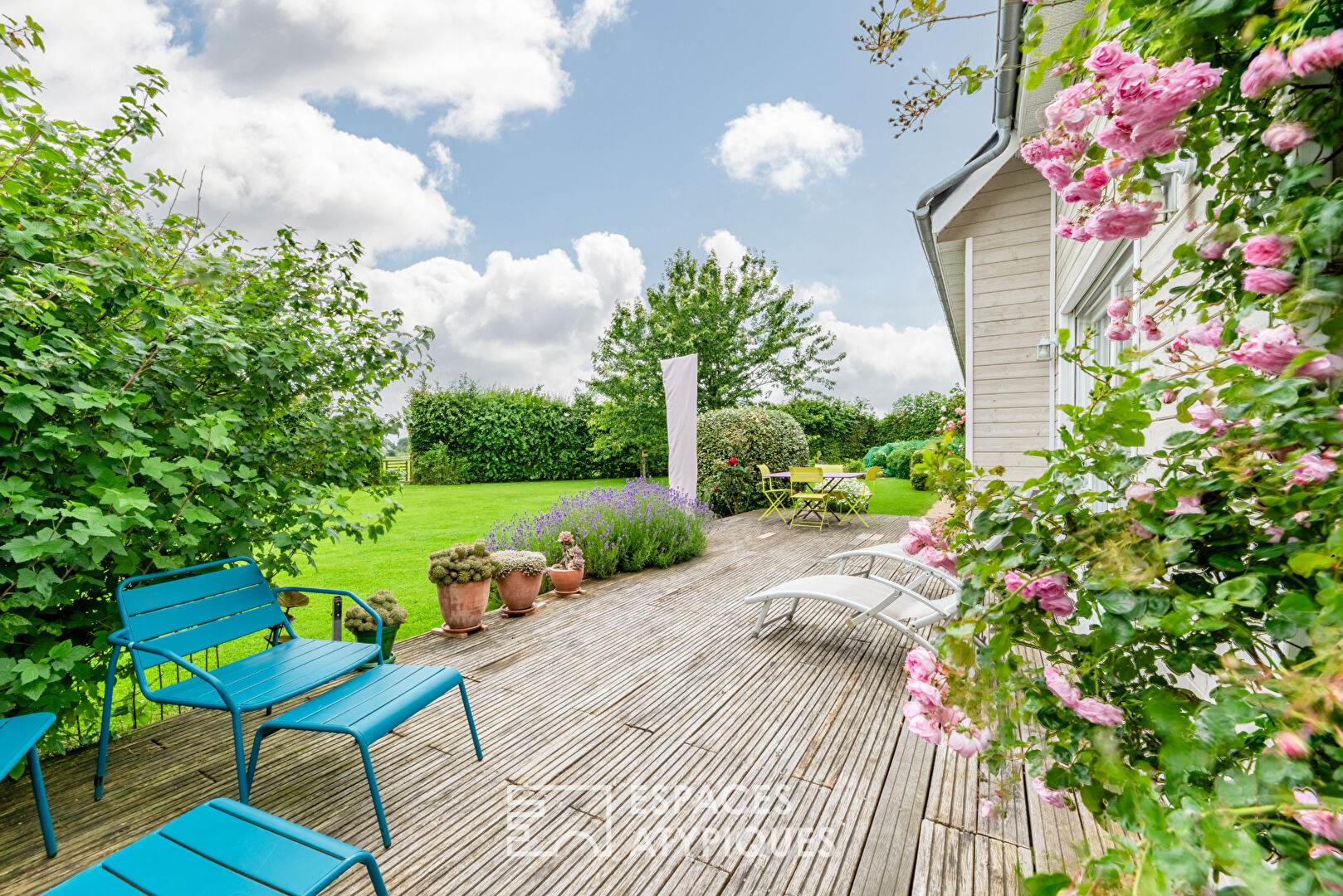 Maison d’architecte en ossature bois avec jardin paysager