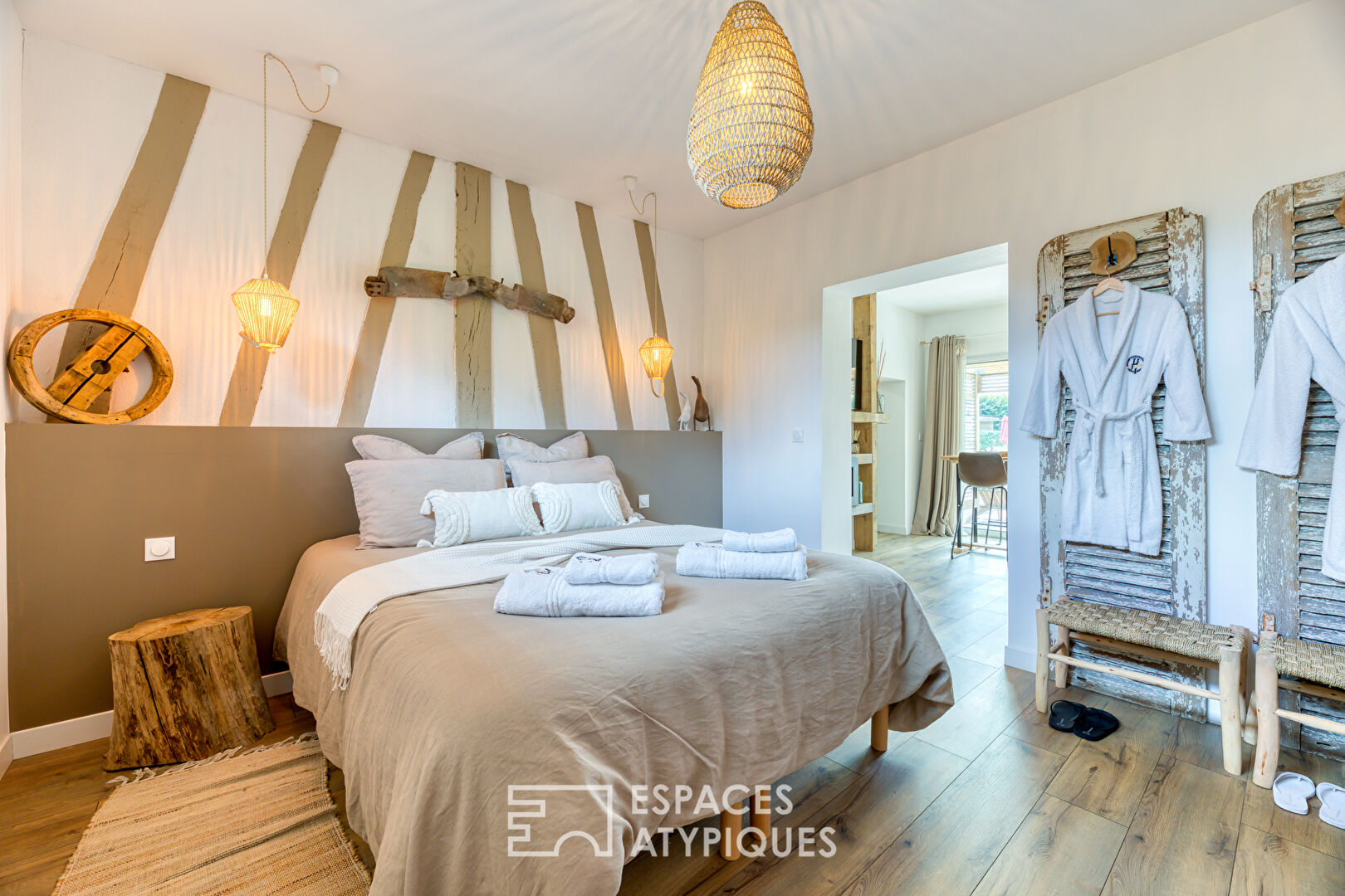 Reinvented farmhouse with independent apartment and swimming pool