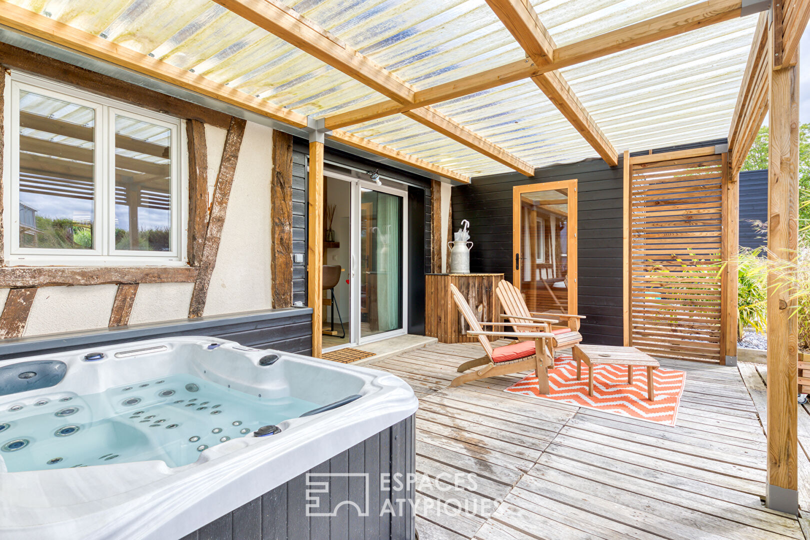 Reinvented farmhouse with independent apartment and swimming pool