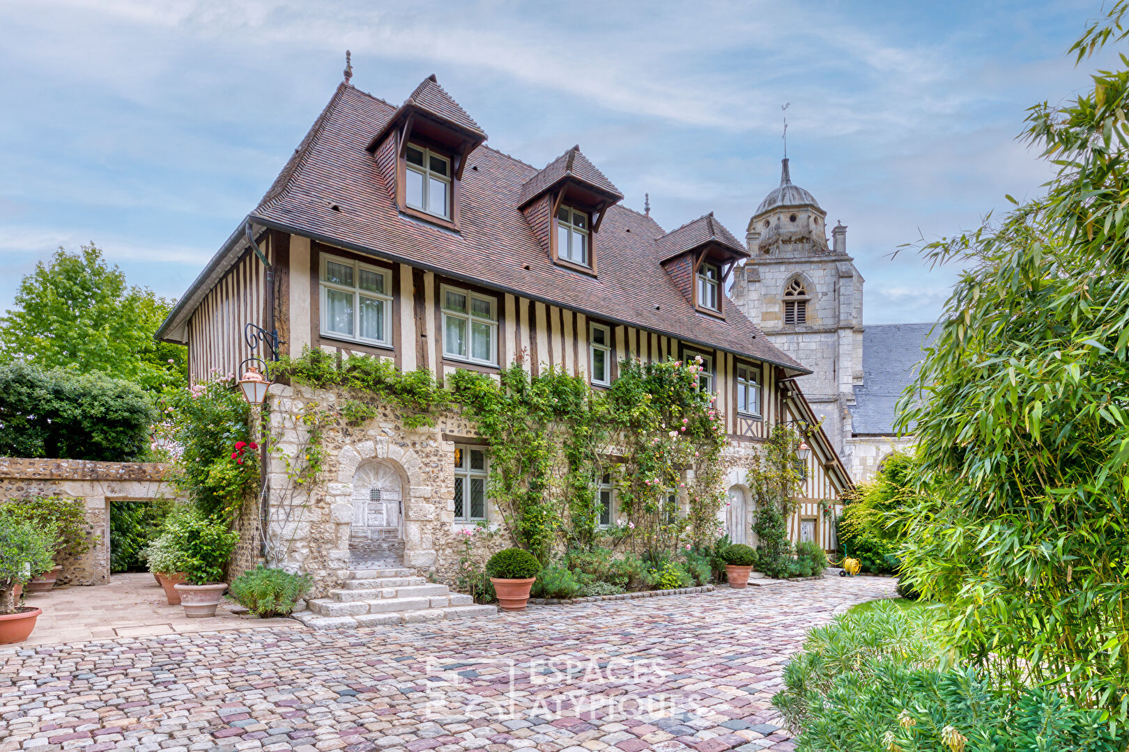 Ancien présbytère du 17e siècle avec maison d’amis