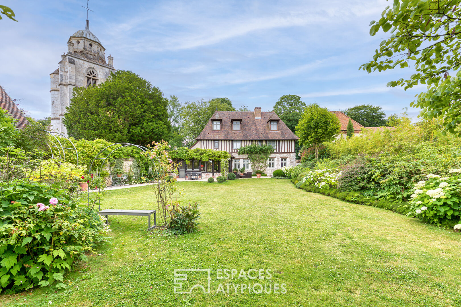 Ancien présbytère du 17e siècle avec maison d’amis