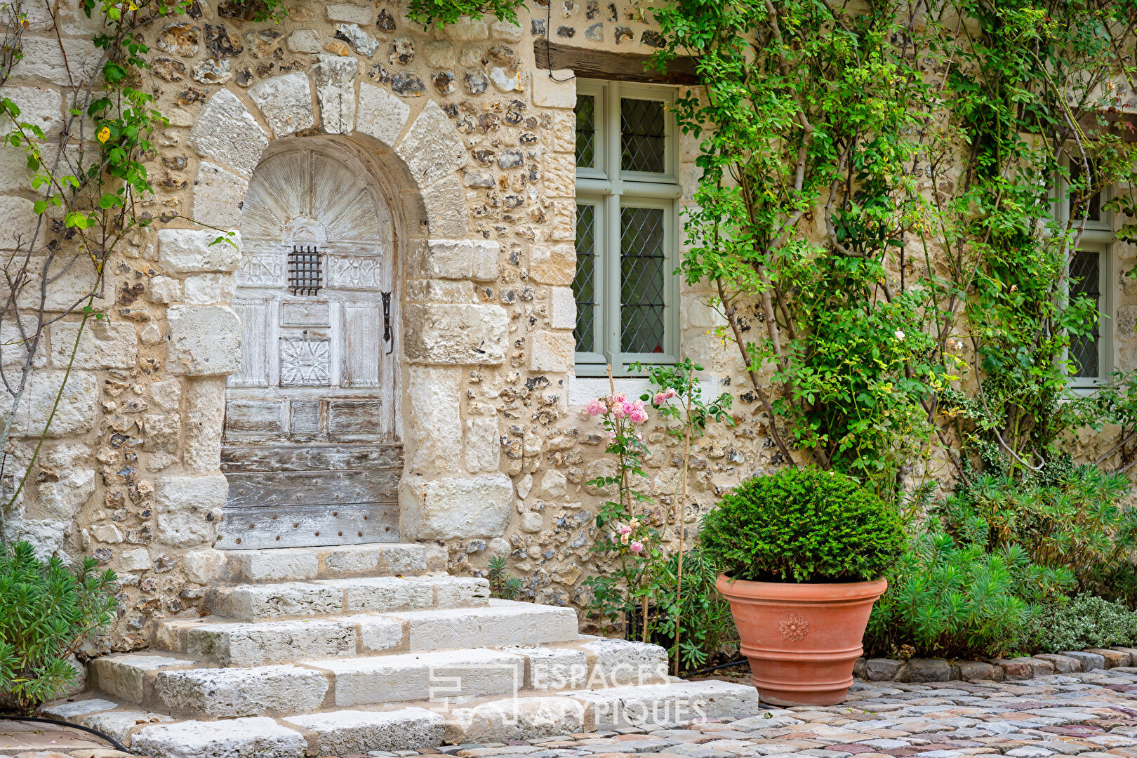 Ancien présbytère du 17e siècle avec maison d’amis