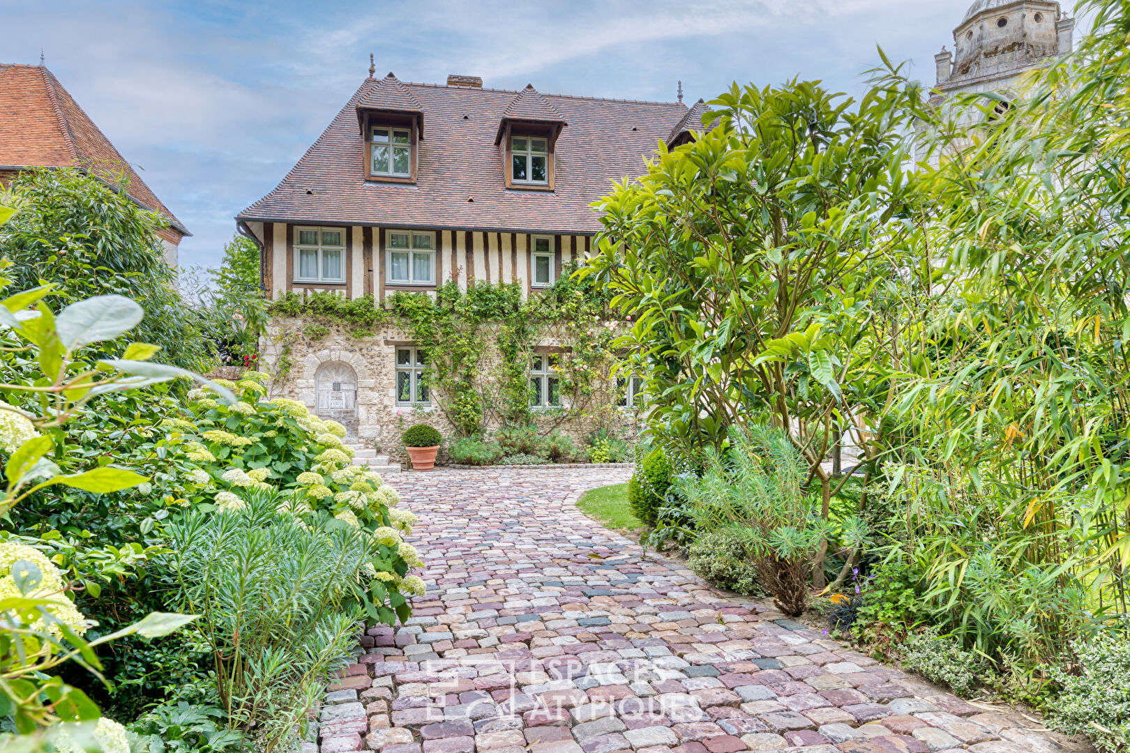 Ancien présbytère du 17e siècle avec maison d’amis