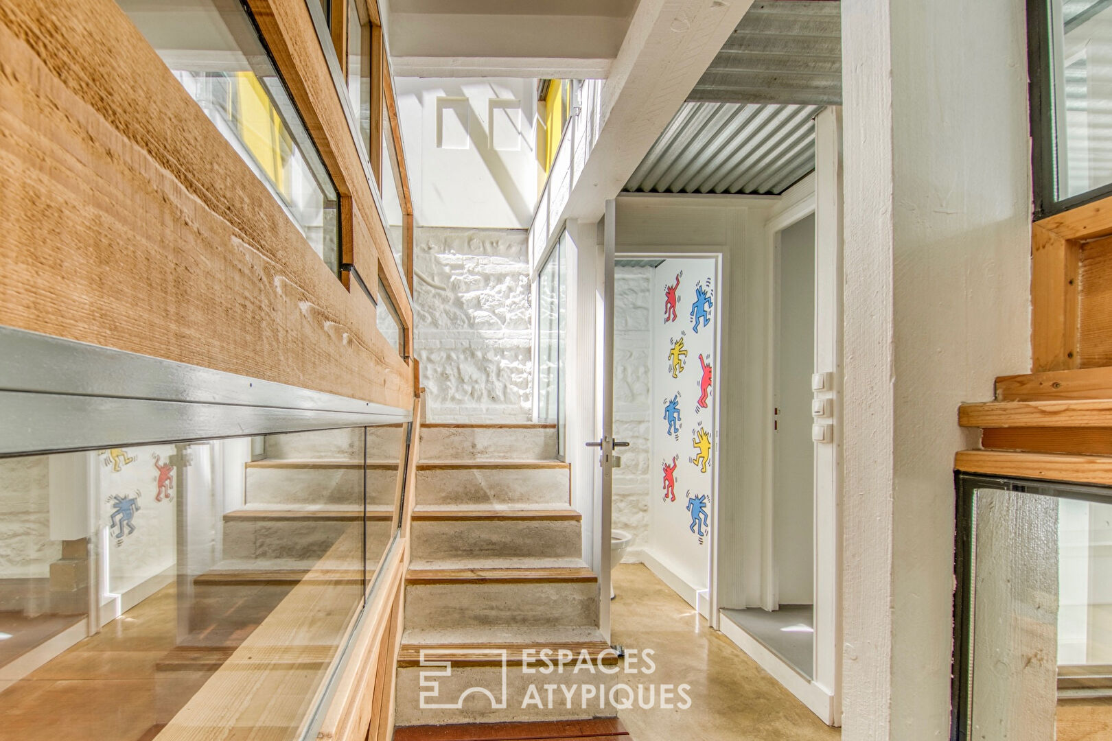 Conceptual loft with planted terrace and independent studio