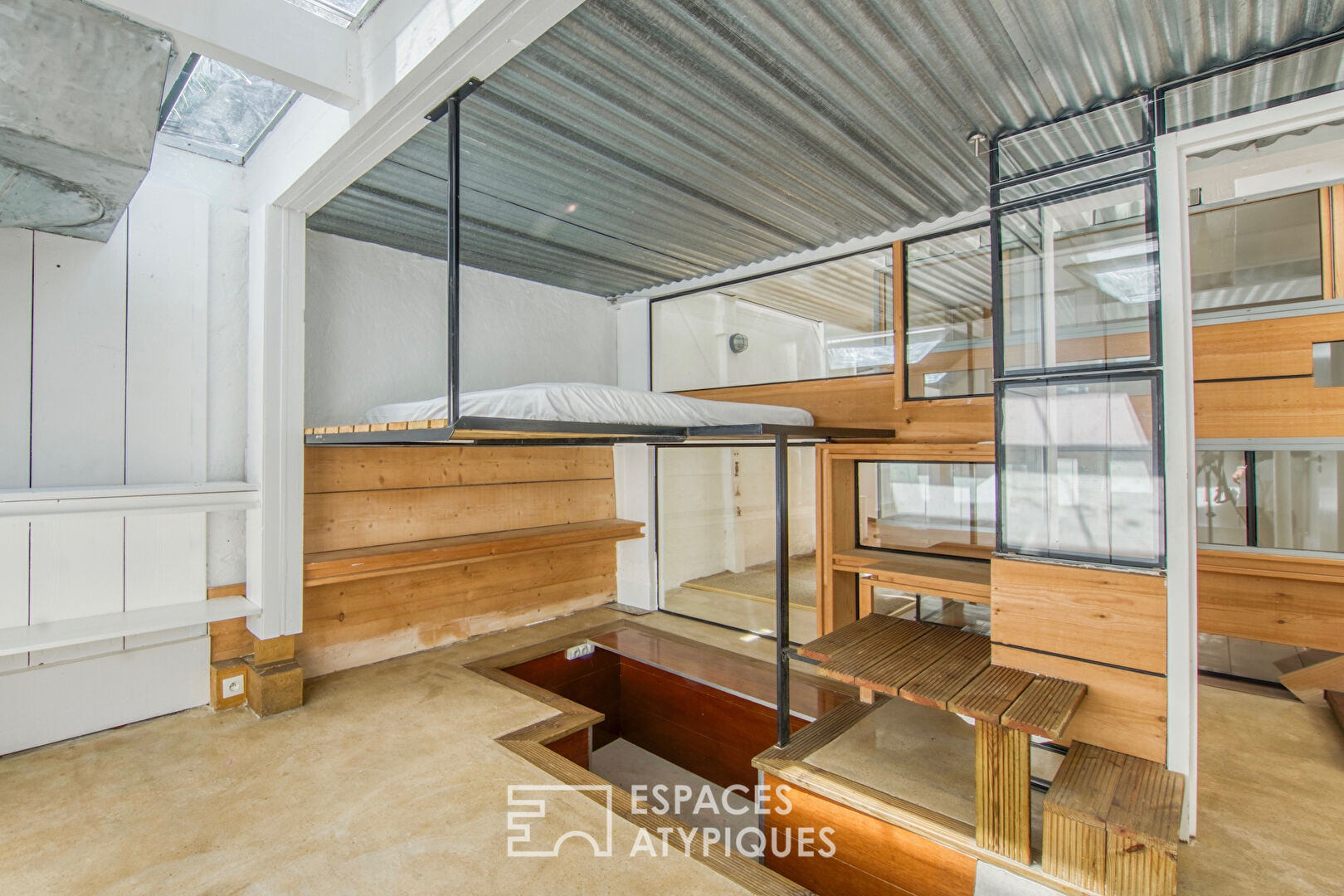 Conceptual loft with planted terrace and independent studio