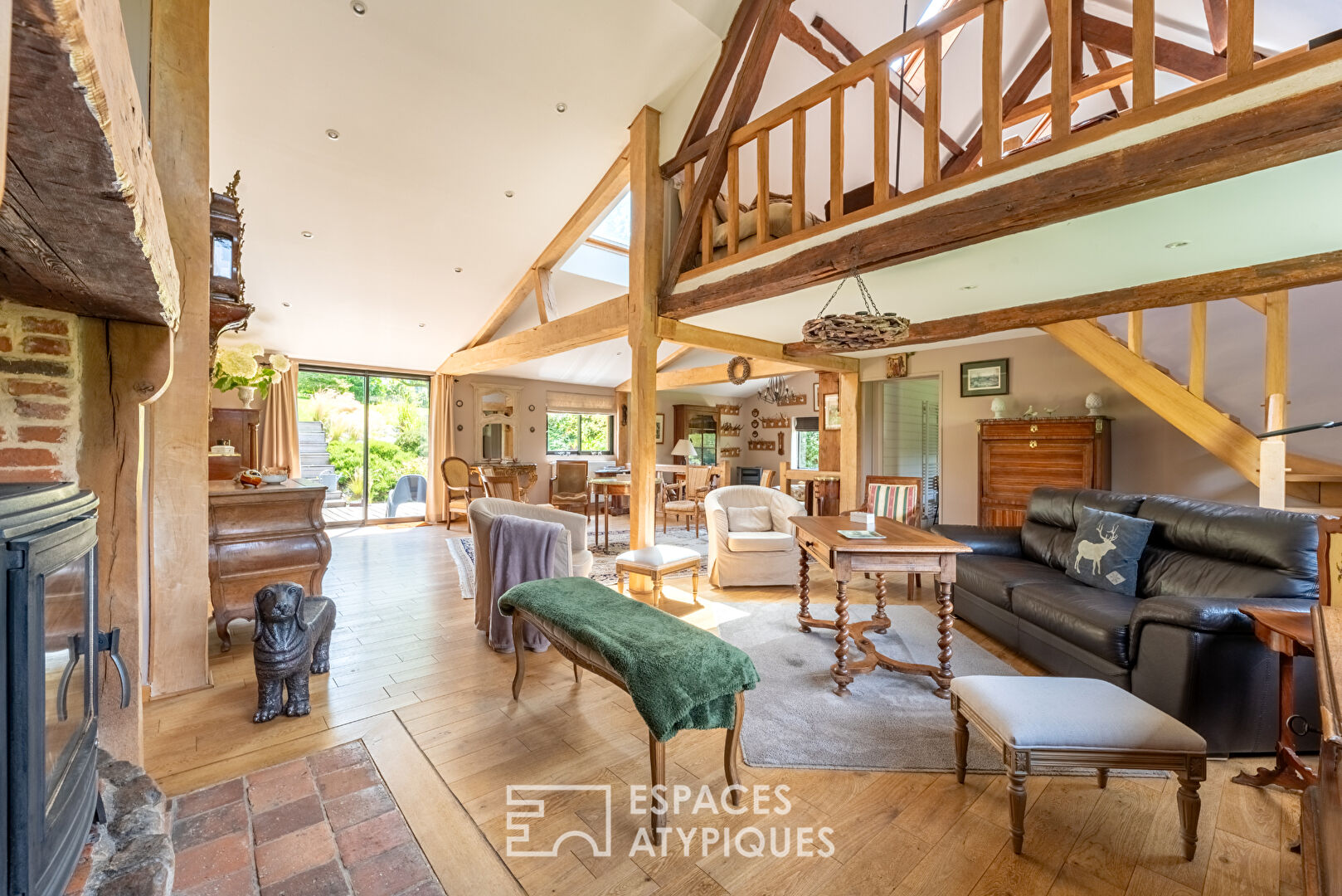 Charming house surrounded by nature with its outbuildings