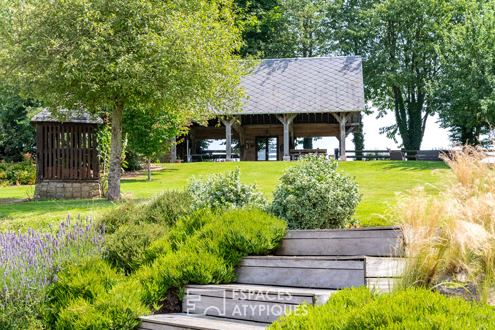 Charming house surrounded by nature with its outbuildings