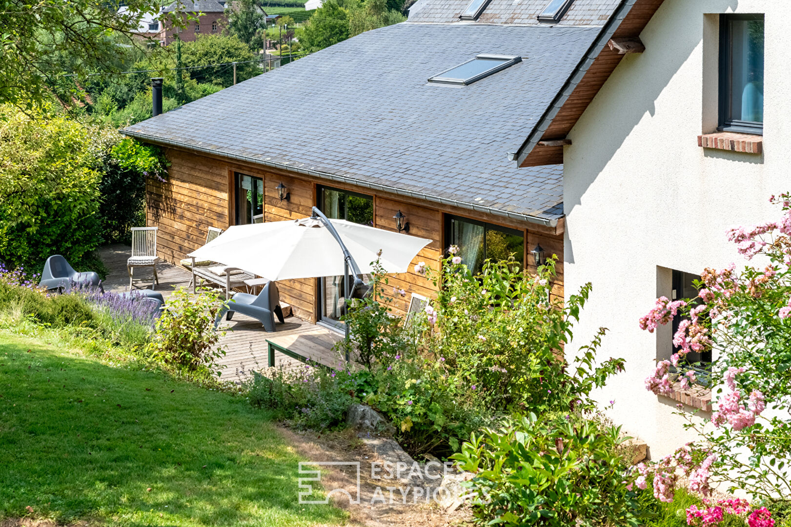 Charming house surrounded by nature with its outbuildings