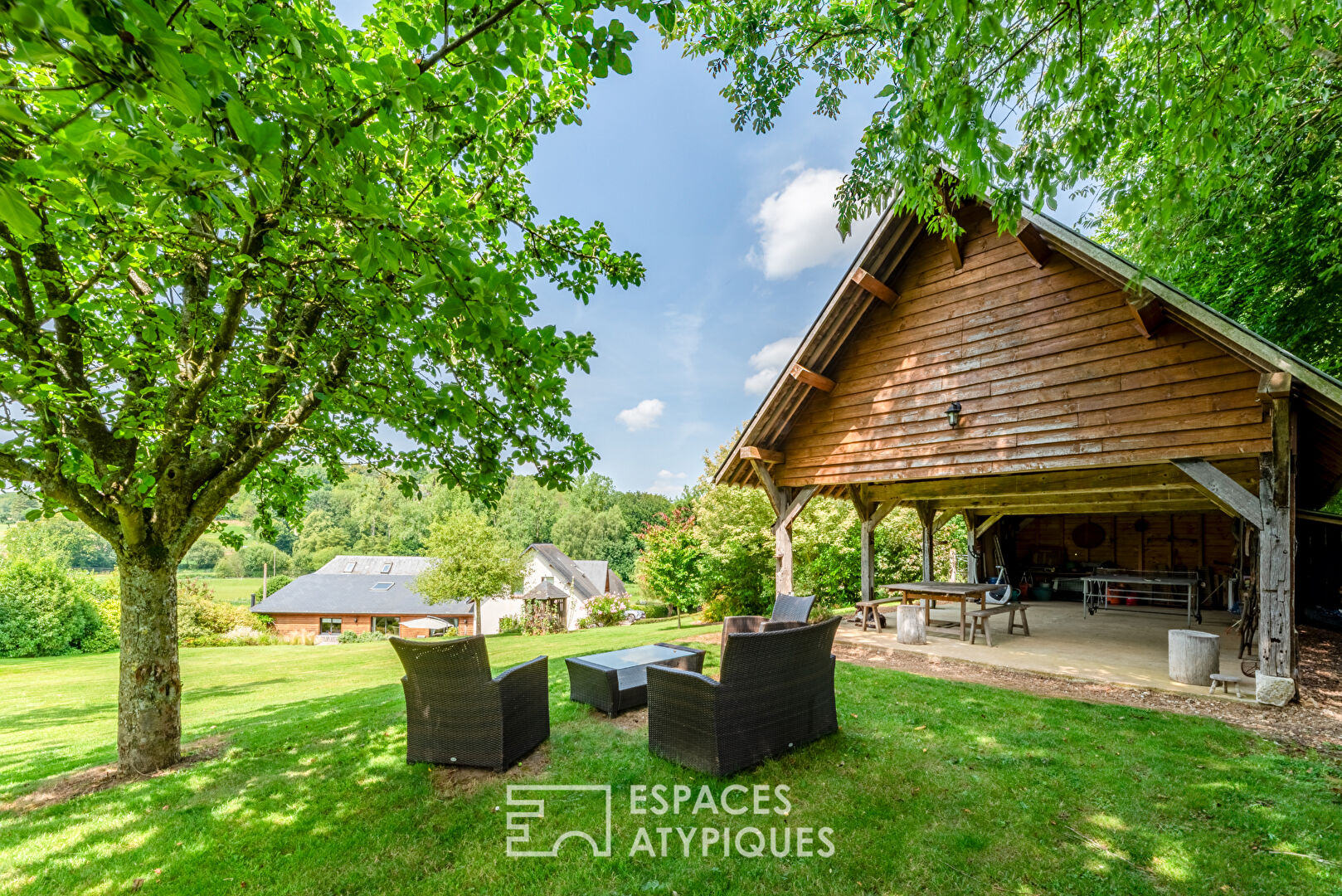 Charming house surrounded by nature with its outbuildings