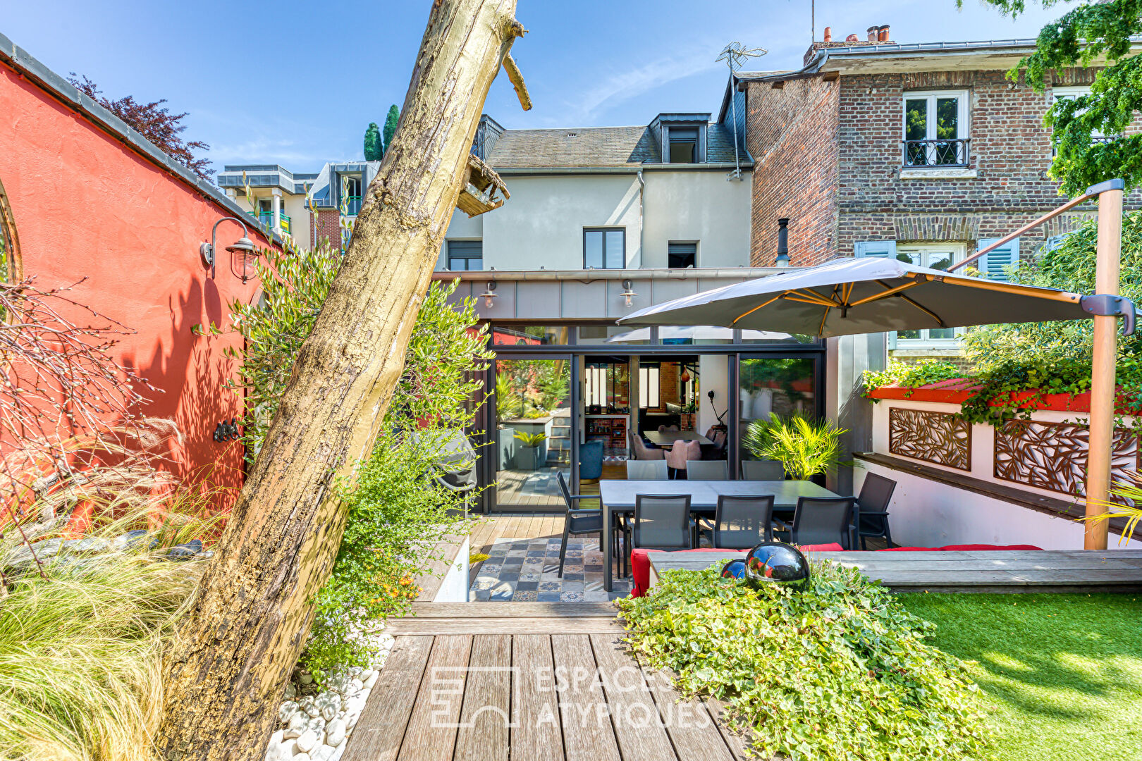 Maison de centre ville avec jardin et dépendance