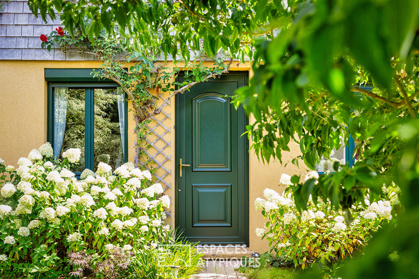 Charmant cottage rénové dans un cadre de verdure