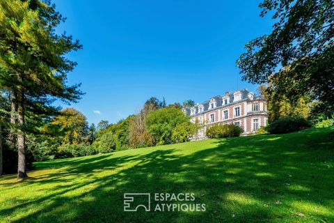 Appartement en rez de jardin au coeur d’un château du 19ème siècle