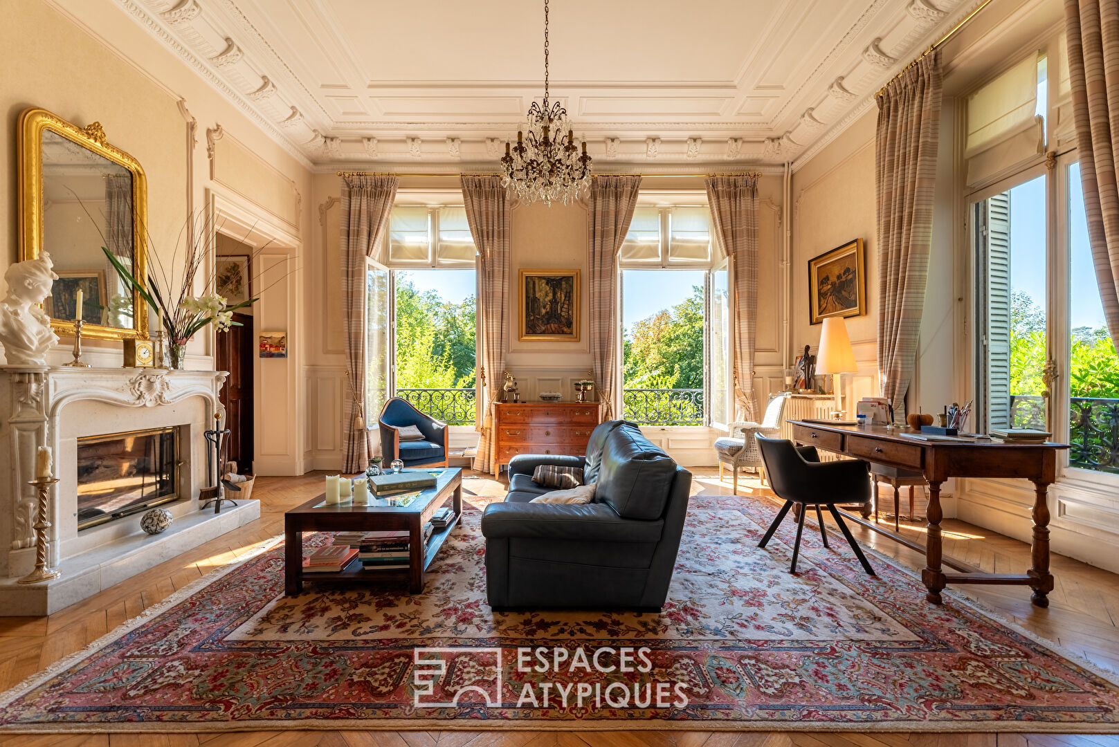 Appartement en rez de jardin au coeur d’un château du 19ème siècle