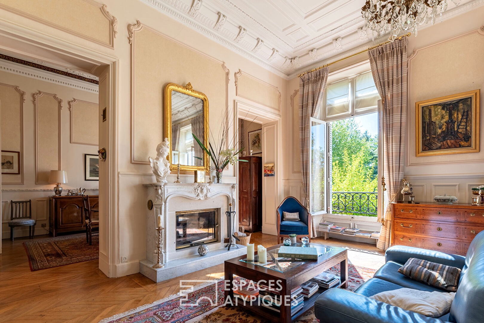Appartement en rez de jardin au coeur d’un château du 19ème siècle