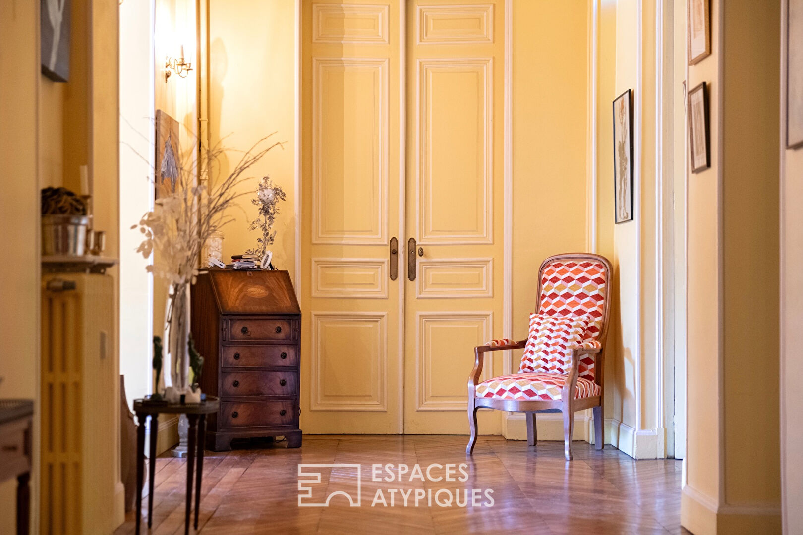 Appartement en rez de jardin au coeur d’un château du 19ème siècle