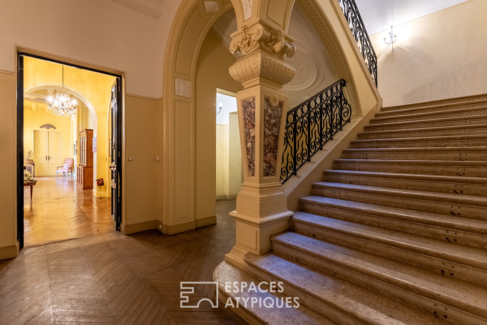 Appartement en rez de jardin au coeur d’un château du 19ème siècle