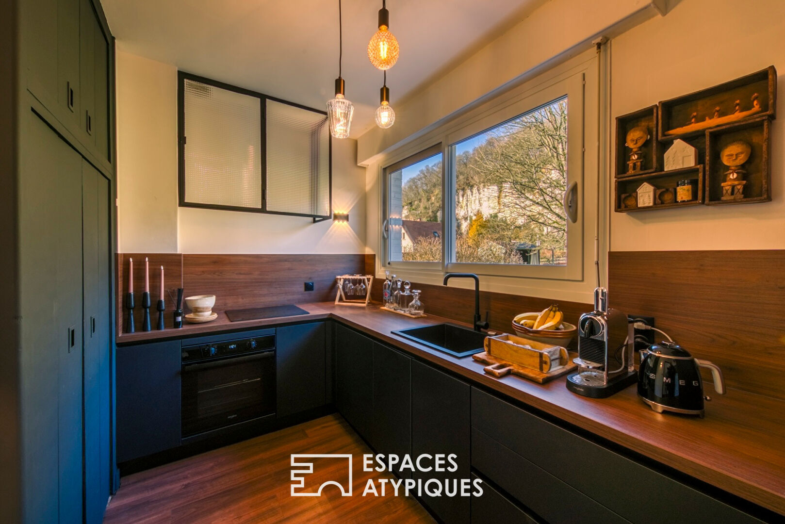 Maison de style californien, esprit seventies, en bord de Seine.