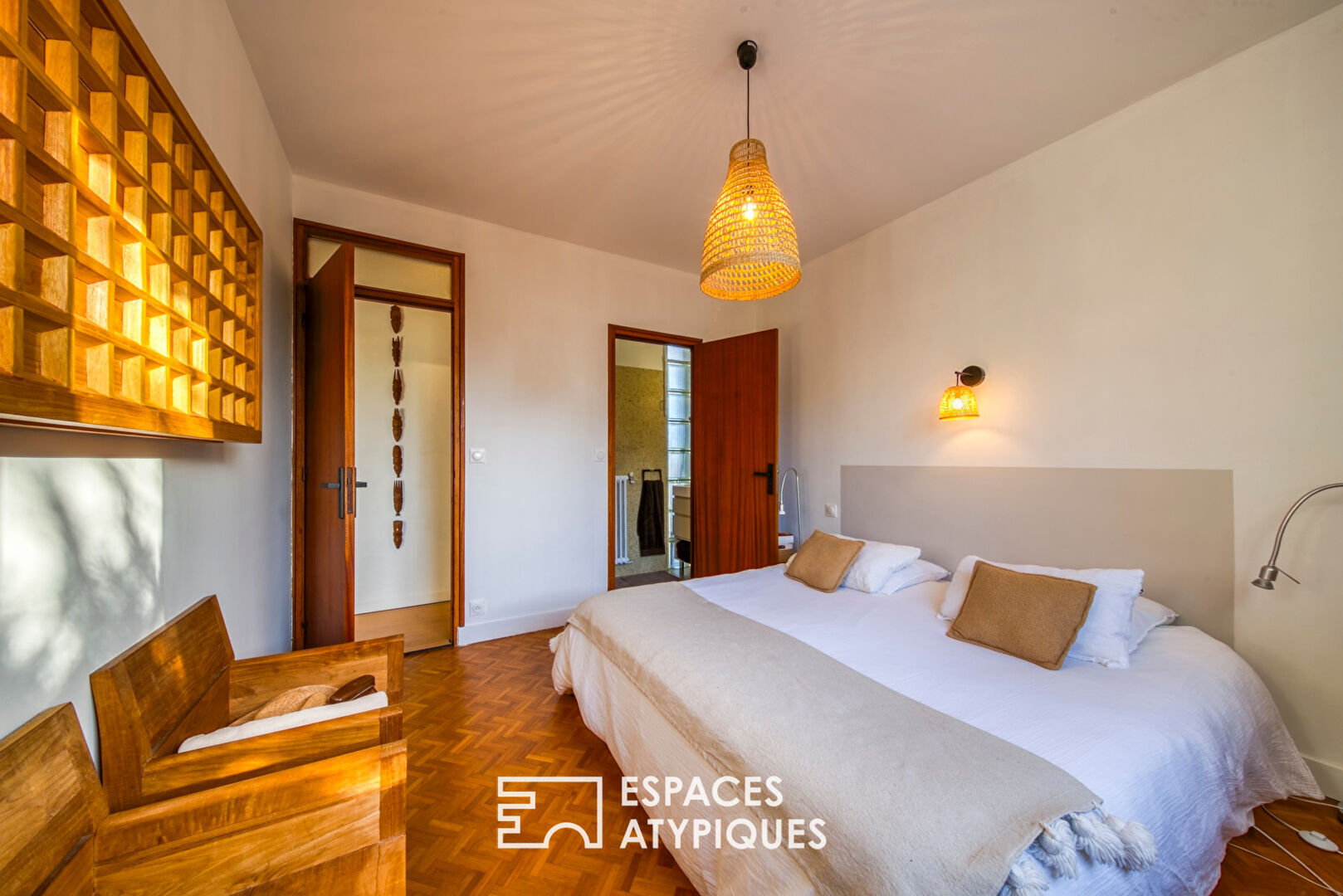 Maison de style californien, esprit seventies, en bord de Seine.
