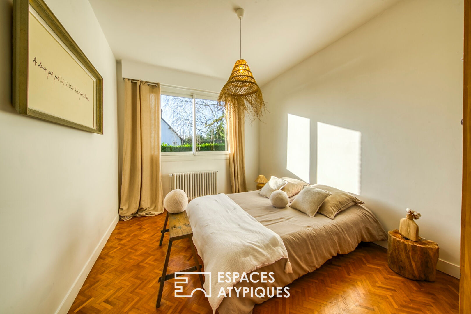 Maison de style californien, esprit seventies, en bord de Seine.