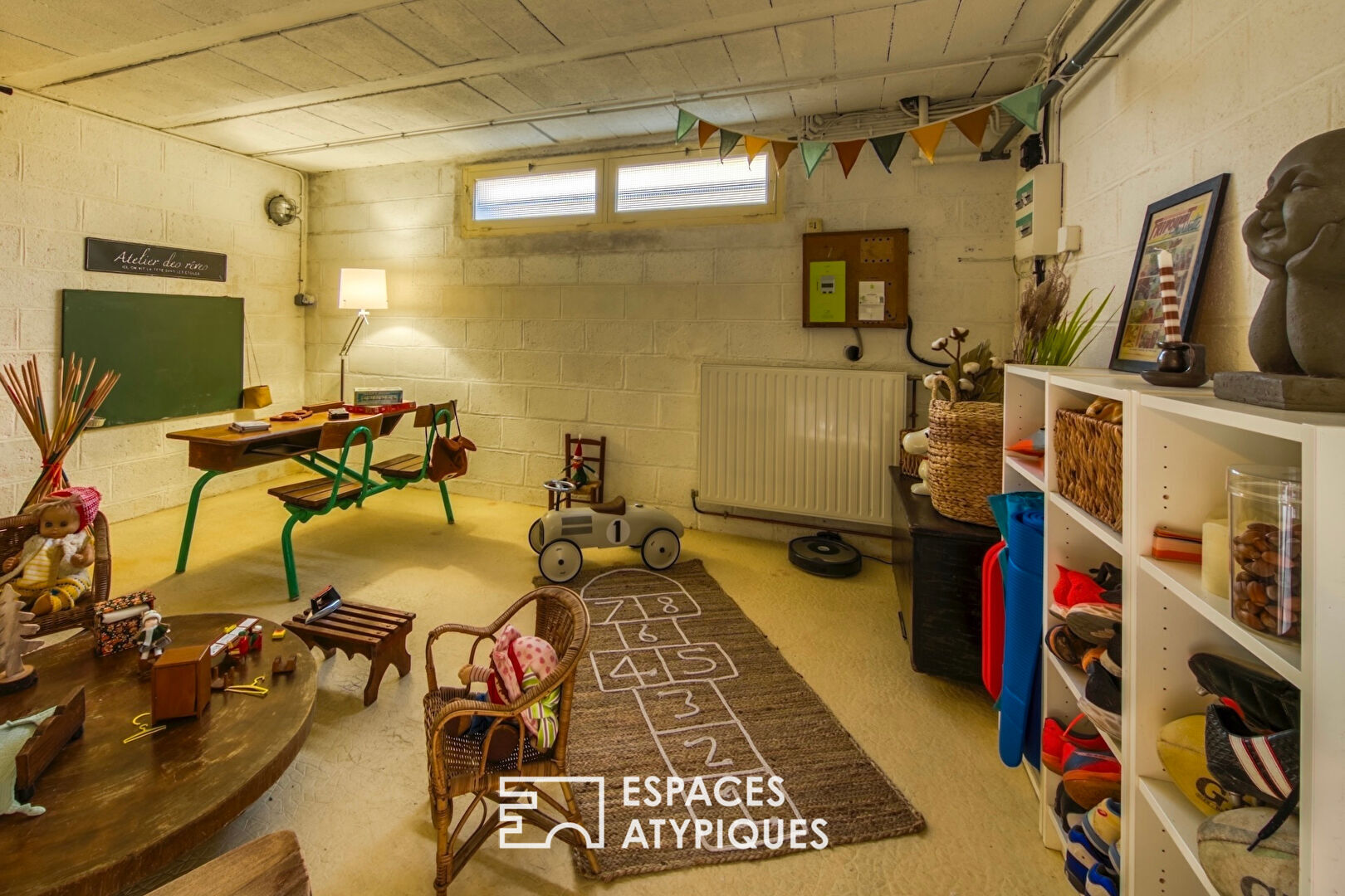 Maison de style californien, esprit seventies, en bord de Seine.