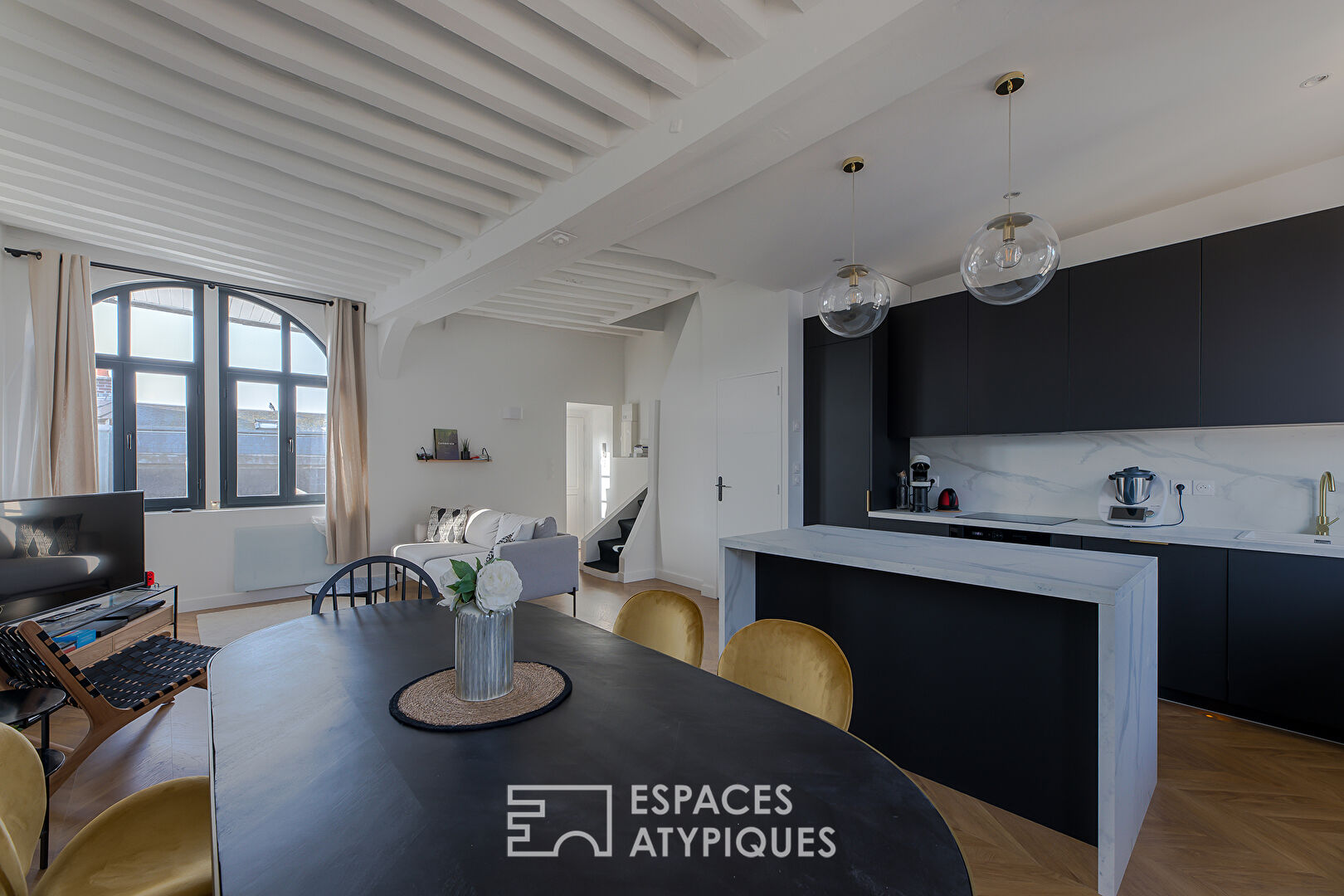 Furnished and renovated duplex in the heart of a historic district