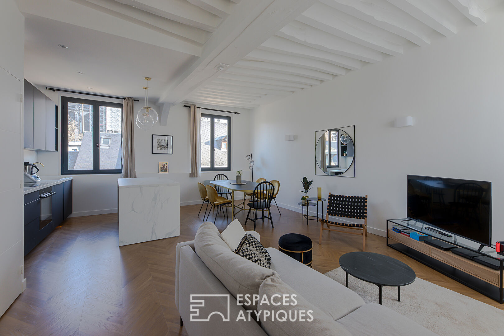 Furnished and renovated duplex in the heart of a historic district