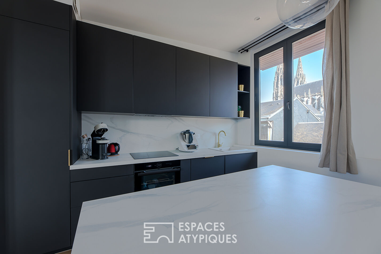 Furnished and renovated duplex in the heart of a historic district