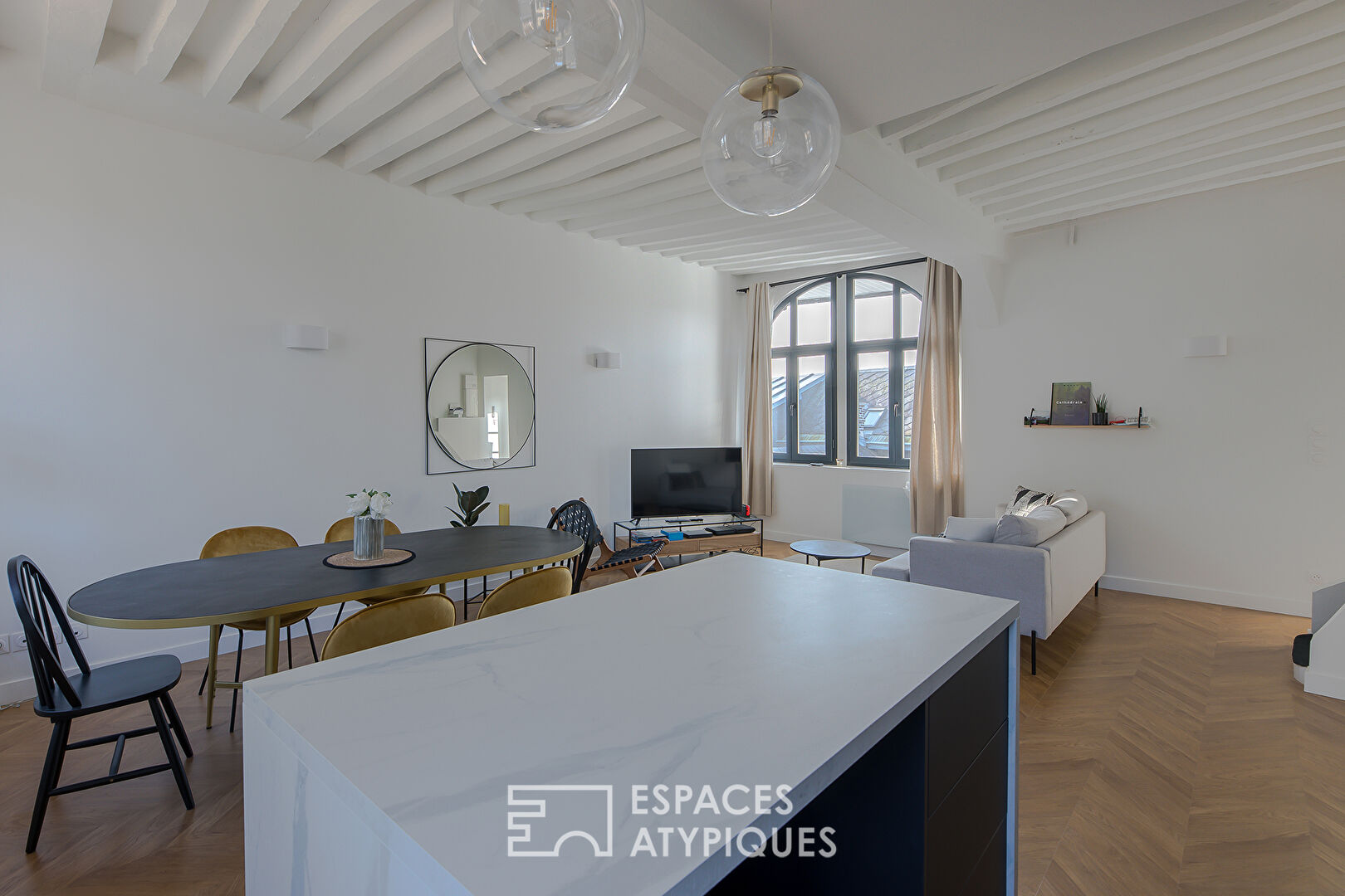 Furnished and renovated duplex in the heart of a historic district