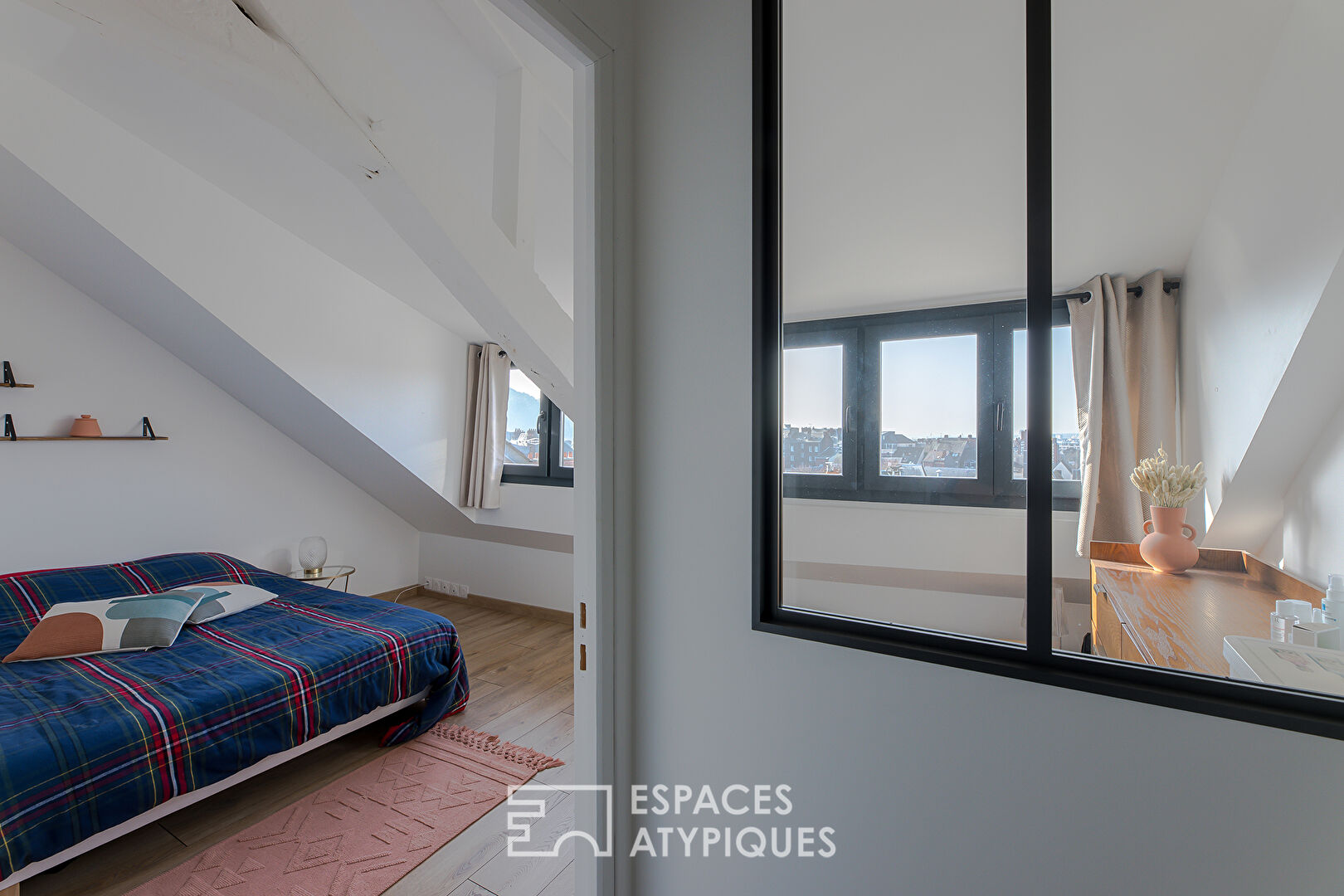 Furnished and renovated duplex in the heart of a historic district
