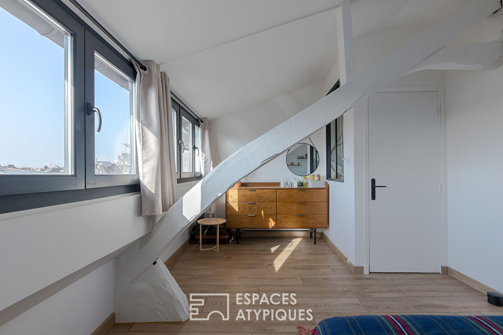 Furnished and renovated duplex in the heart of a historic district