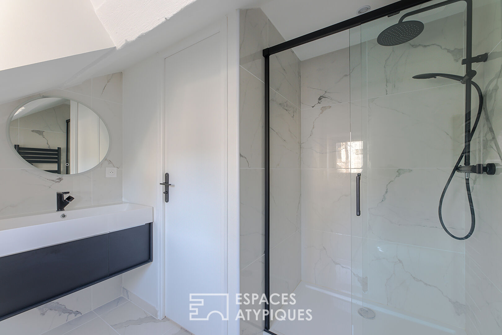 Furnished and renovated duplex in the heart of a historic district