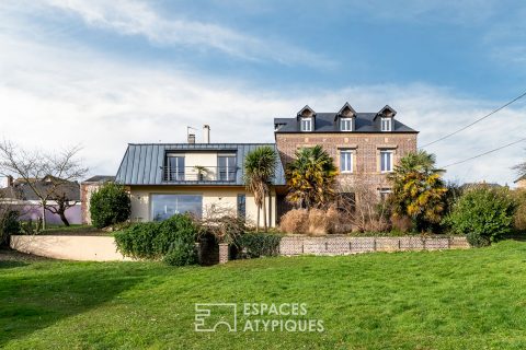 Bourgeois house with contemporary extension
