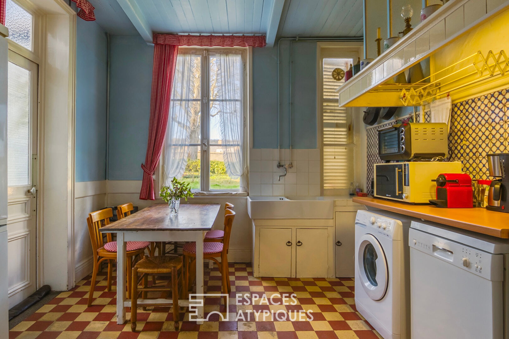 Maison de famille en centre ville avec jardin et dépendances