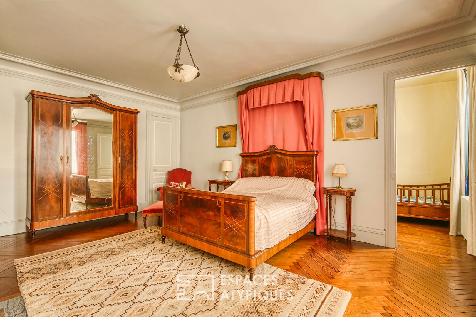 Maison de famille en centre ville avec jardin et dépendances