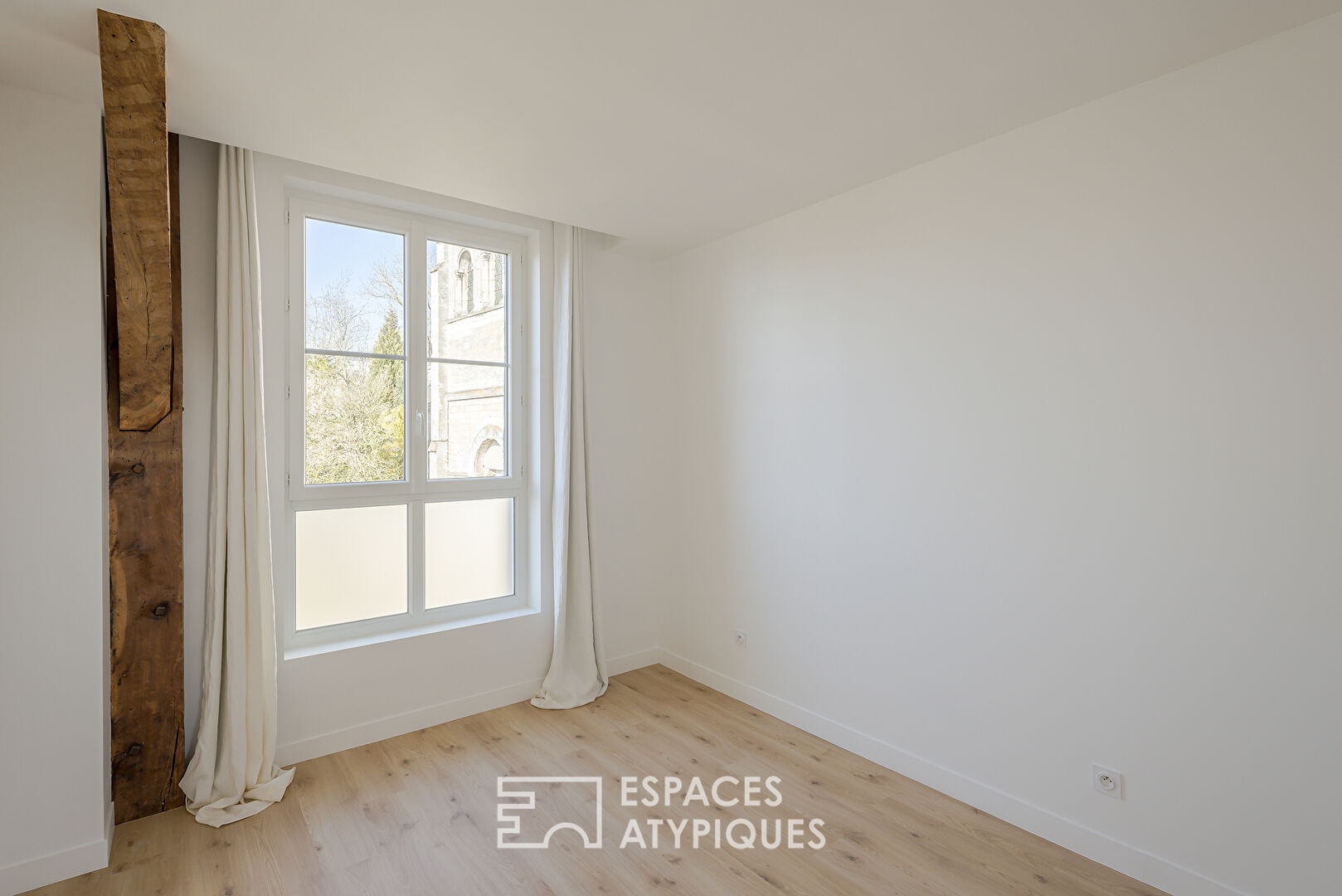 Apartment in a former school in the Jouvenet district