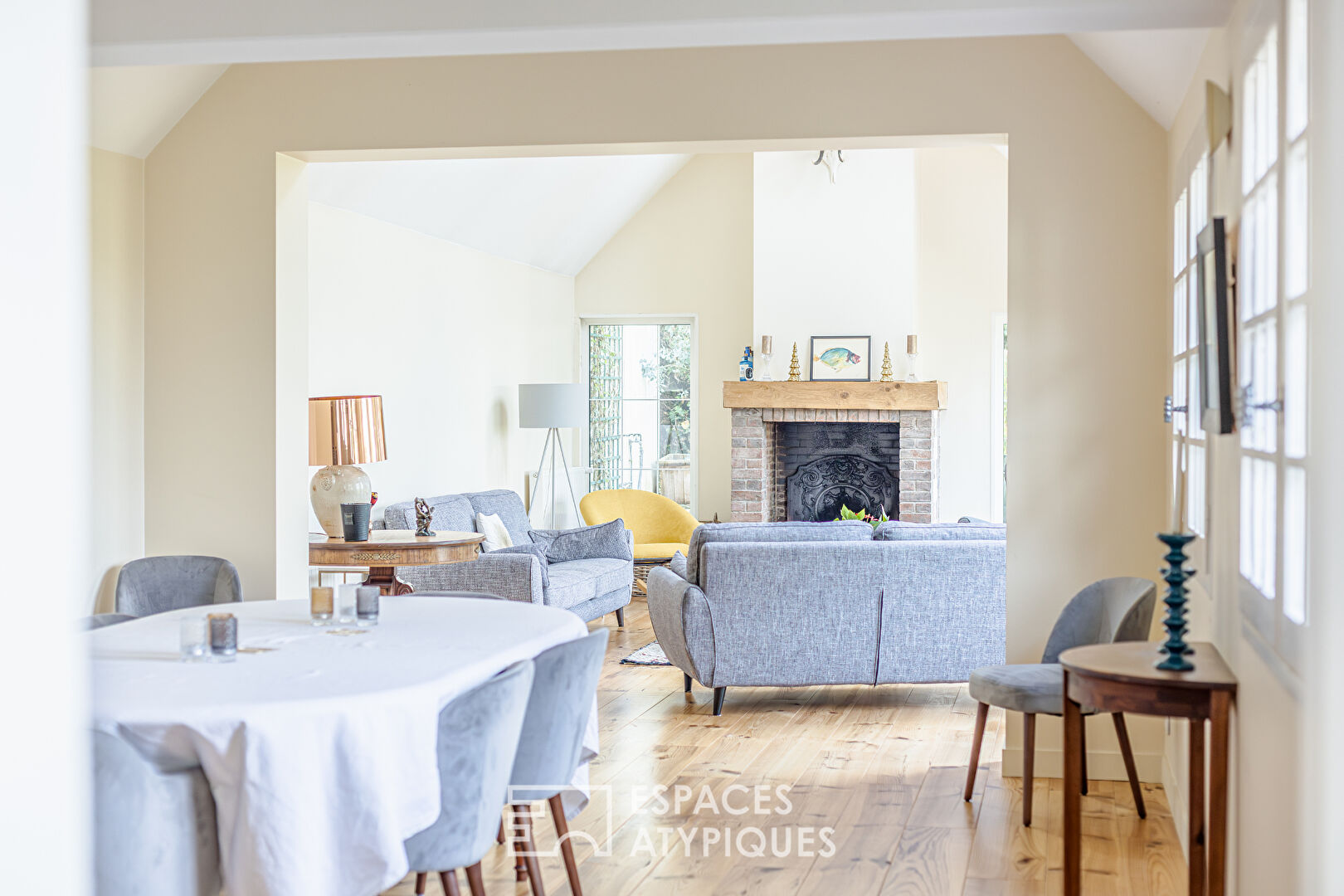 Elégante longère rénovée en bord de forêt de Crécy