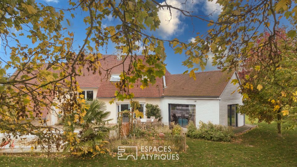 Pavilon contemporain avec grande piscine,  jardin et beaux volumes à 15 minutes d'Amiens