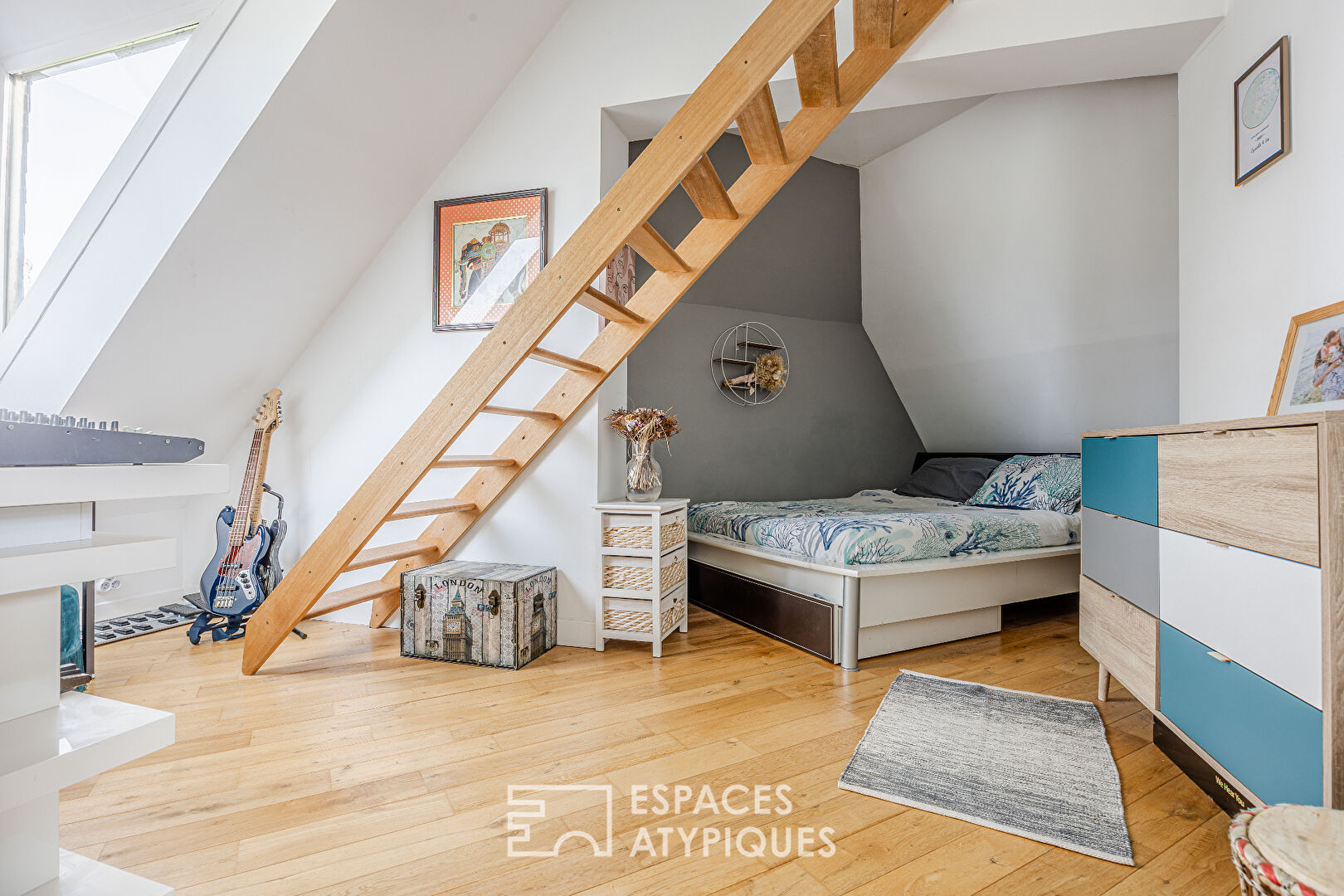 Maison contemporaine avec grande piscine,  jardin et beaux volumes à 15 minutes d’Amiens