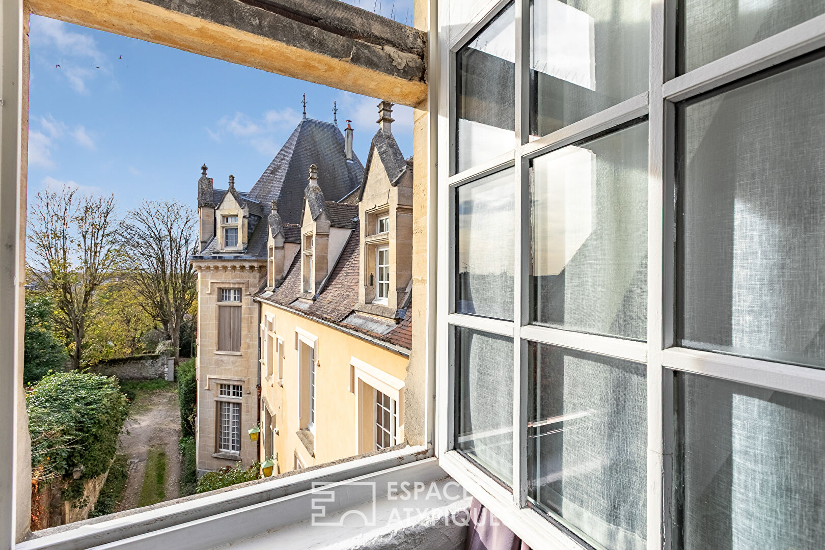 Appartement de style contemporain avec vue en coeur historique de Senlis