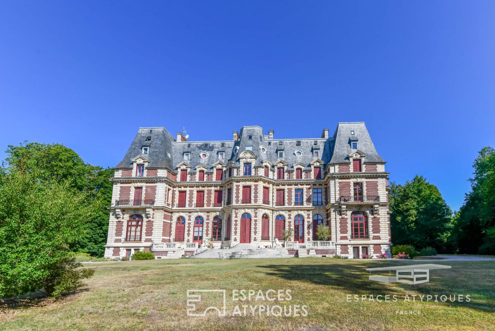 L’élégant – Appartement Haussmannien dans un lieu historique prestigieux