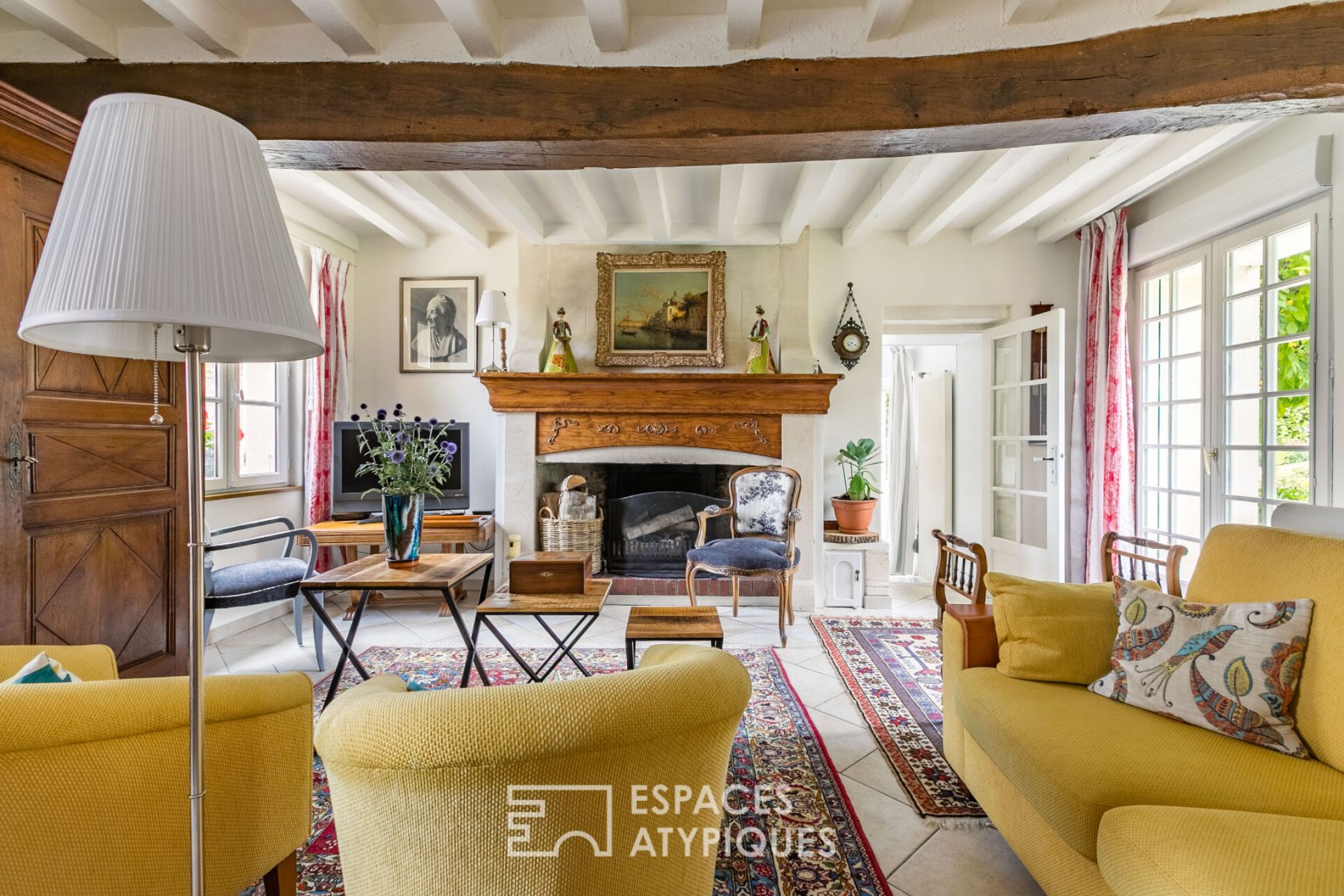 L’EXQUISE – Elegant renovated stone family house and its outbuildings