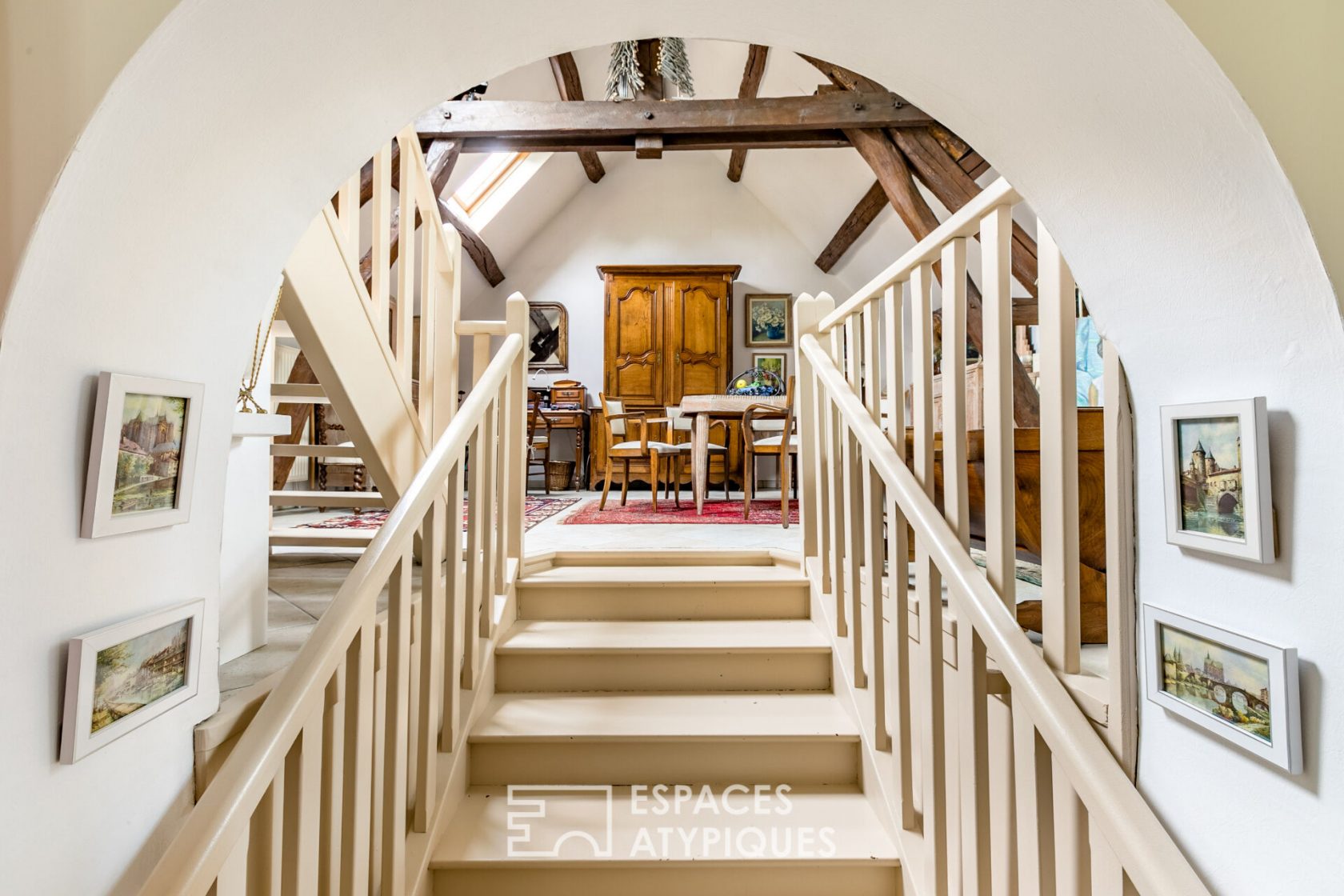 L’EXQUISE – Elegant renovated stone family house and its outbuildings