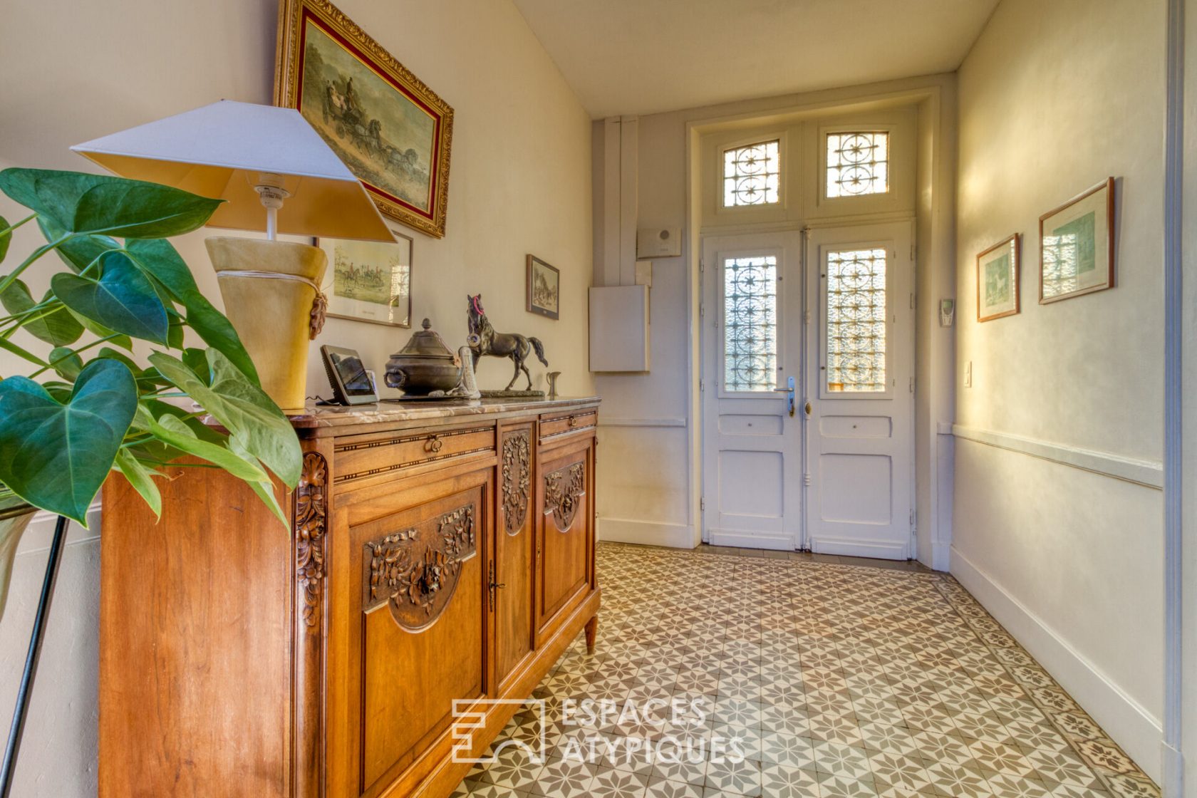 L’Harmonie – family property in the heart of a one hectare park and its equestrian facilities