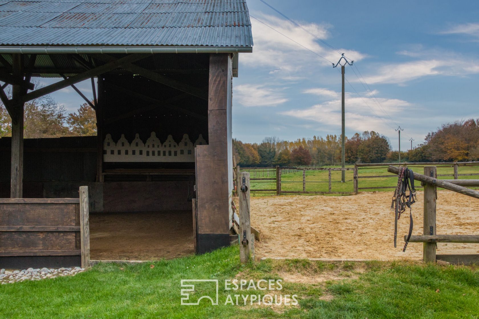 L’Harmonie – family property in the heart of a one hectare park and its equestrian facilities
