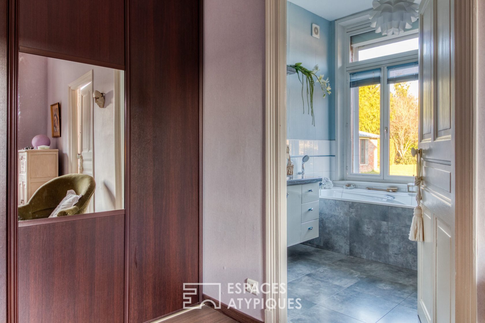 L’Harmonie – family property in the heart of a one hectare park and its equestrian facilities