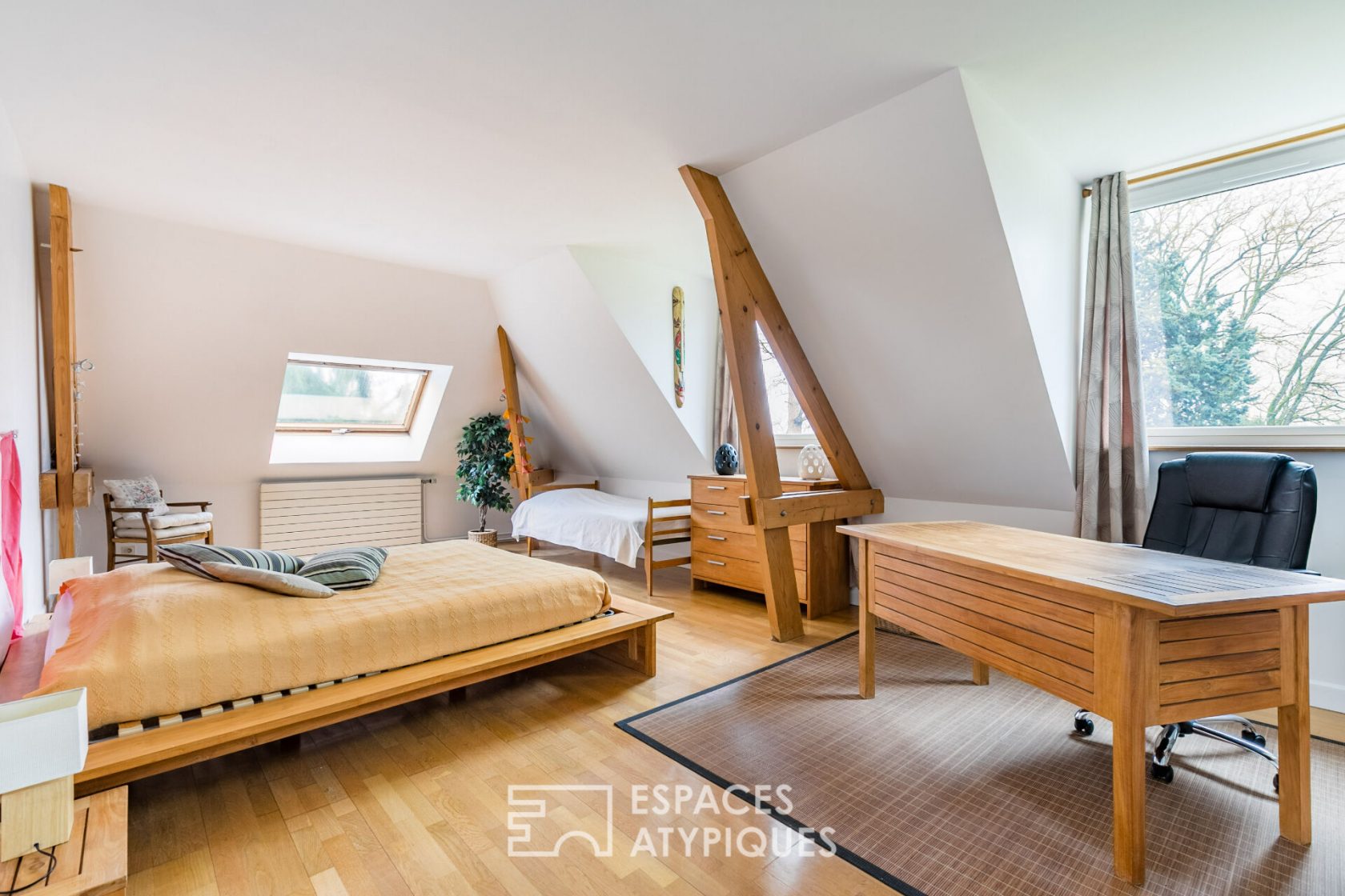 Haute couture – Elégante maison de famille en pierre de taille et son parc