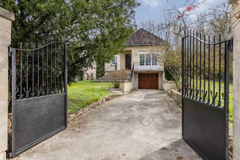 1967 – Maison de famille en pierre  de Saint Maximin