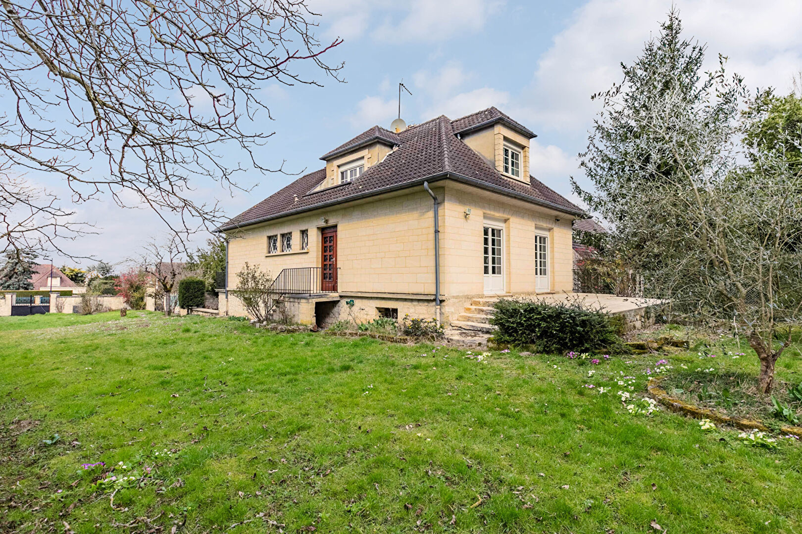 1967 – Maison de famille en pierre  de Saint Maximin