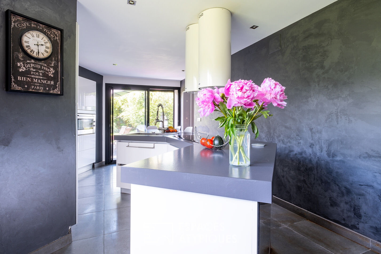 A holiday feeling: beautiful family home with swimming pool at the gates of Amiens
