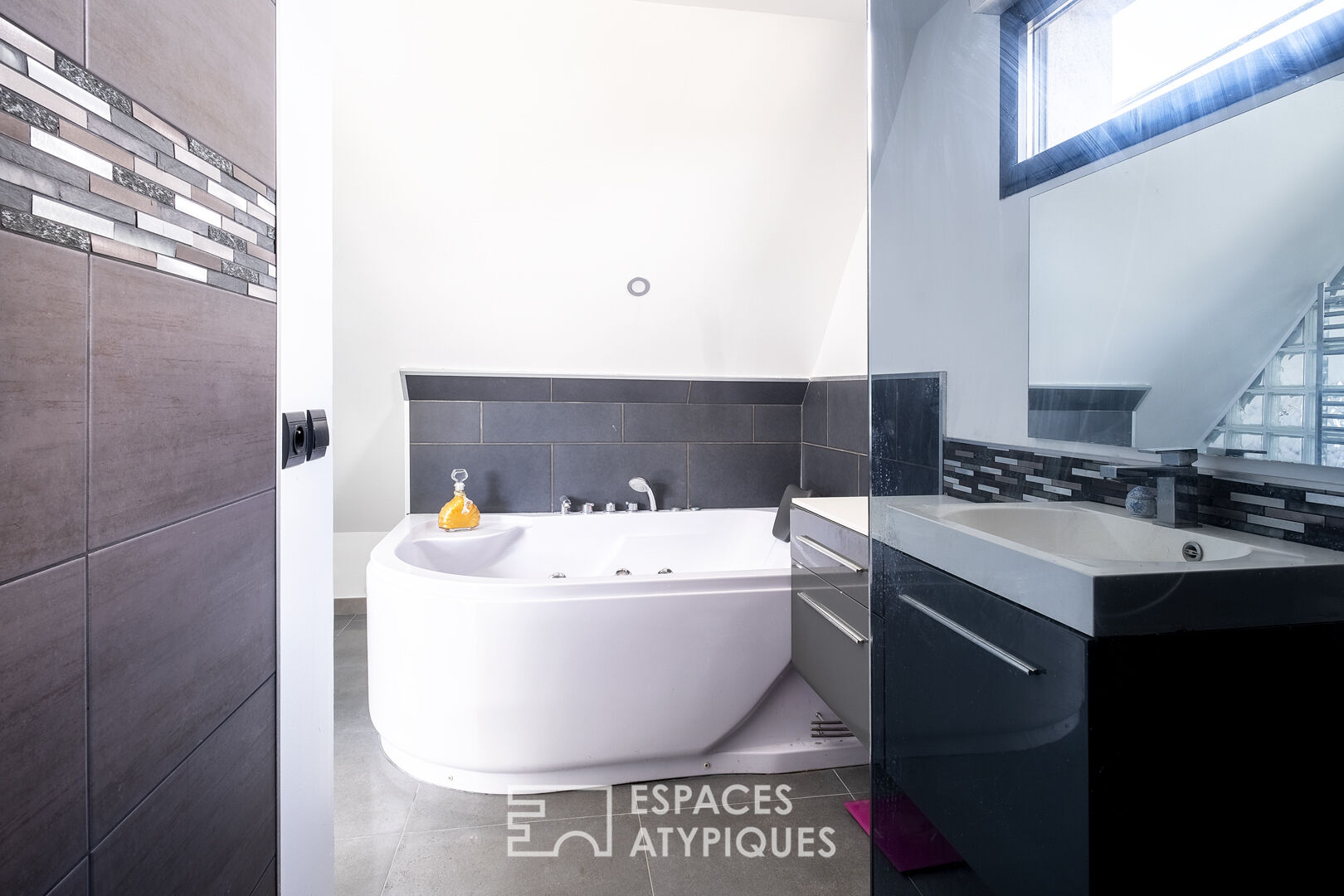 A holiday feeling: beautiful family home with swimming pool at the gates of Amiens